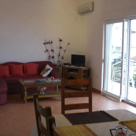 By The Sea - 15030 Трогір